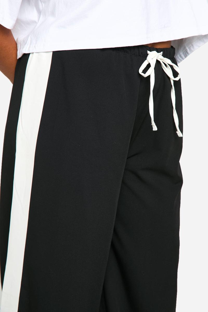 ПЛЮС БРЮКИ З БІКОВОЮ СМУЖКОЮ НА ТАЛІЇ