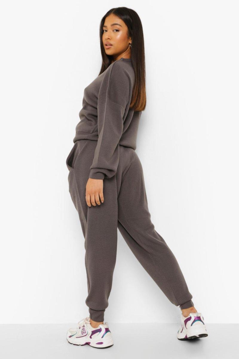 Маленький трикотажний джемпер і джоггер