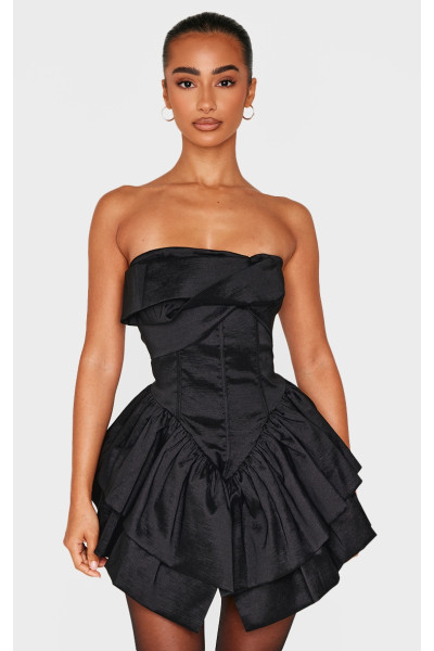 Міні-сукня з коротким чорним корсетом і оборками Міні-сукня з коротким чорним корсетом і оборками