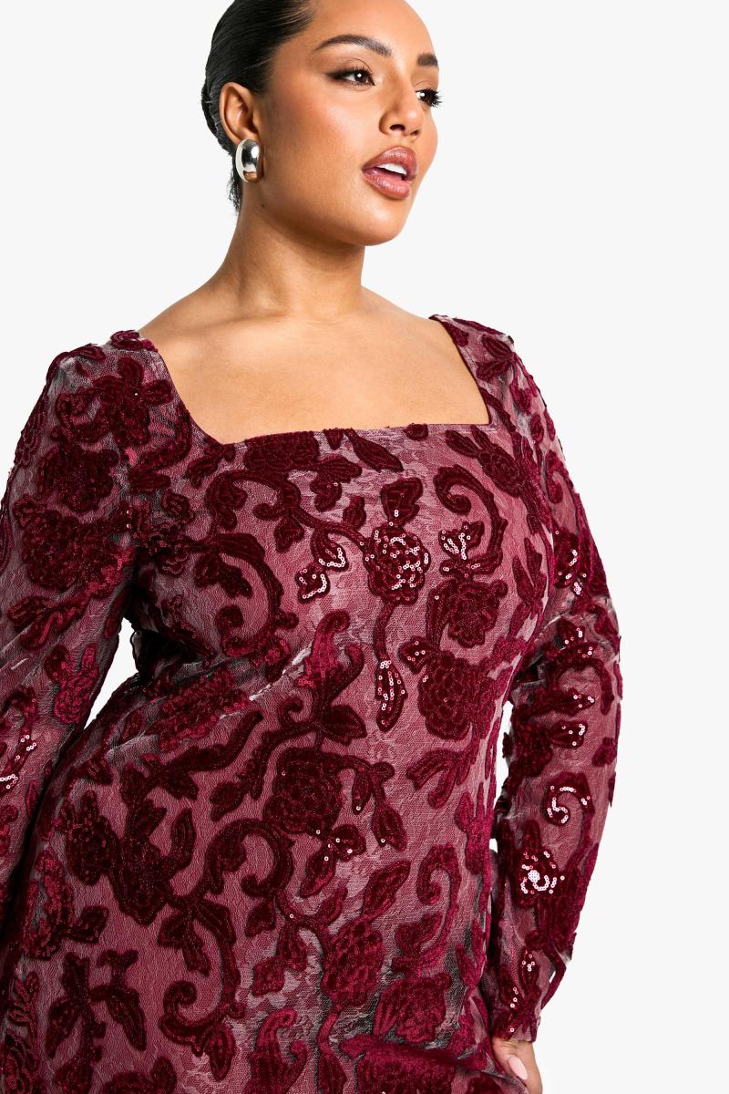 Облягаюча сукня Plus Demask з квадратним вирізом