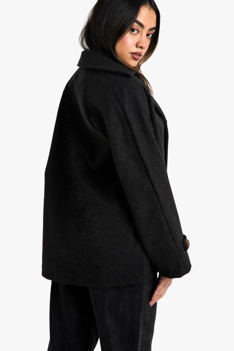 Асиметрична вовняна куртка