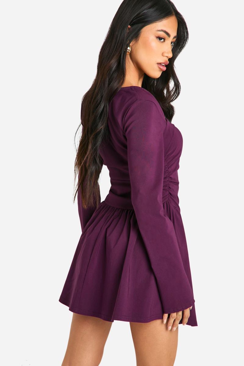 Міні-сукня з квадратним вирізом і довгим рукавом