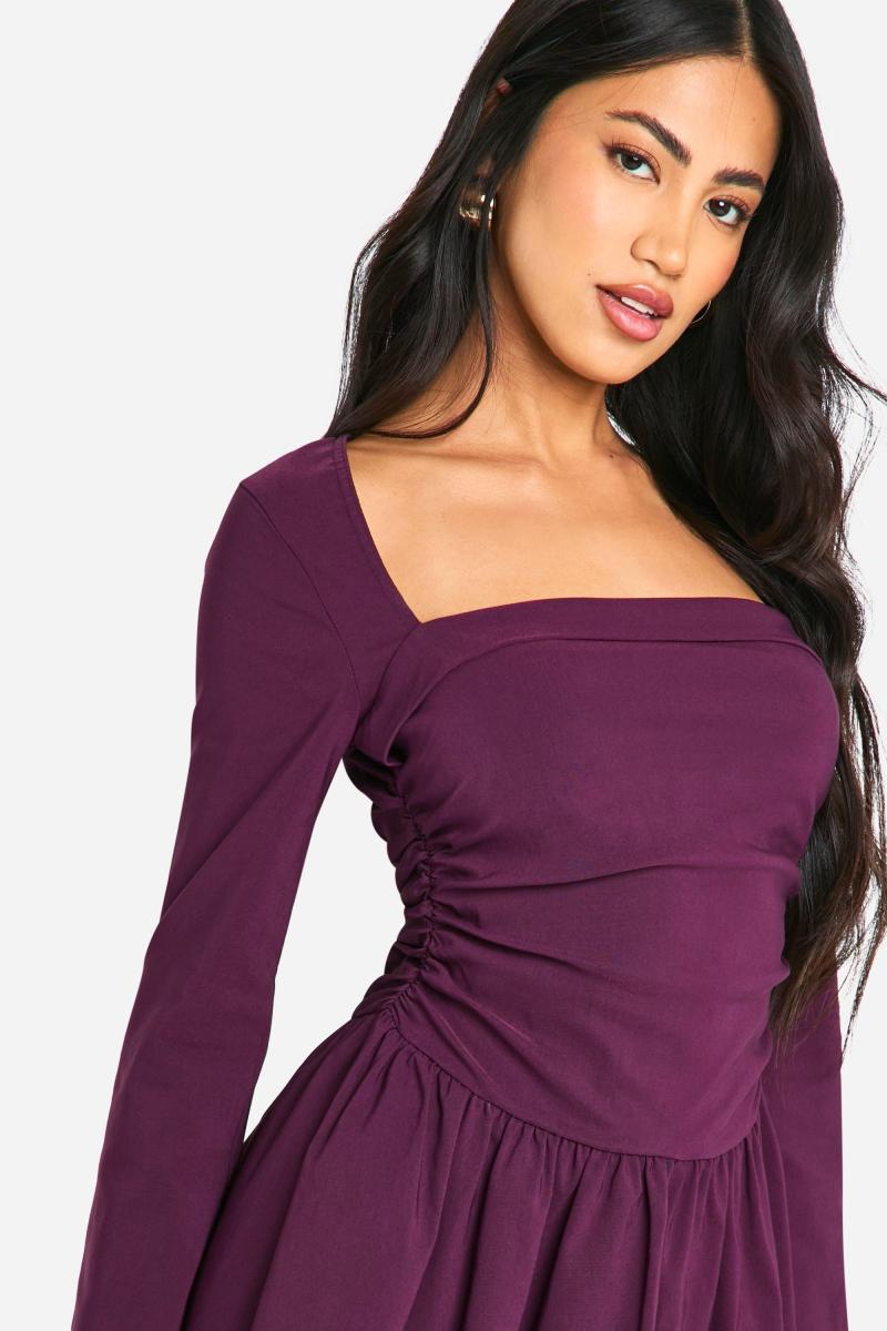 Міні-сукня з квадратним вирізом і довгим рукавом