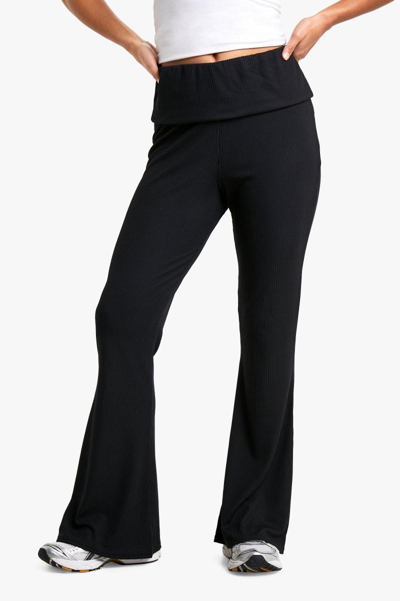 Маленькі брюки-кльош із м’якими рубчиками та поясом