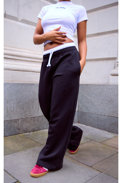 Чорний боксерський пояс широкі ноги пітні пробіжки