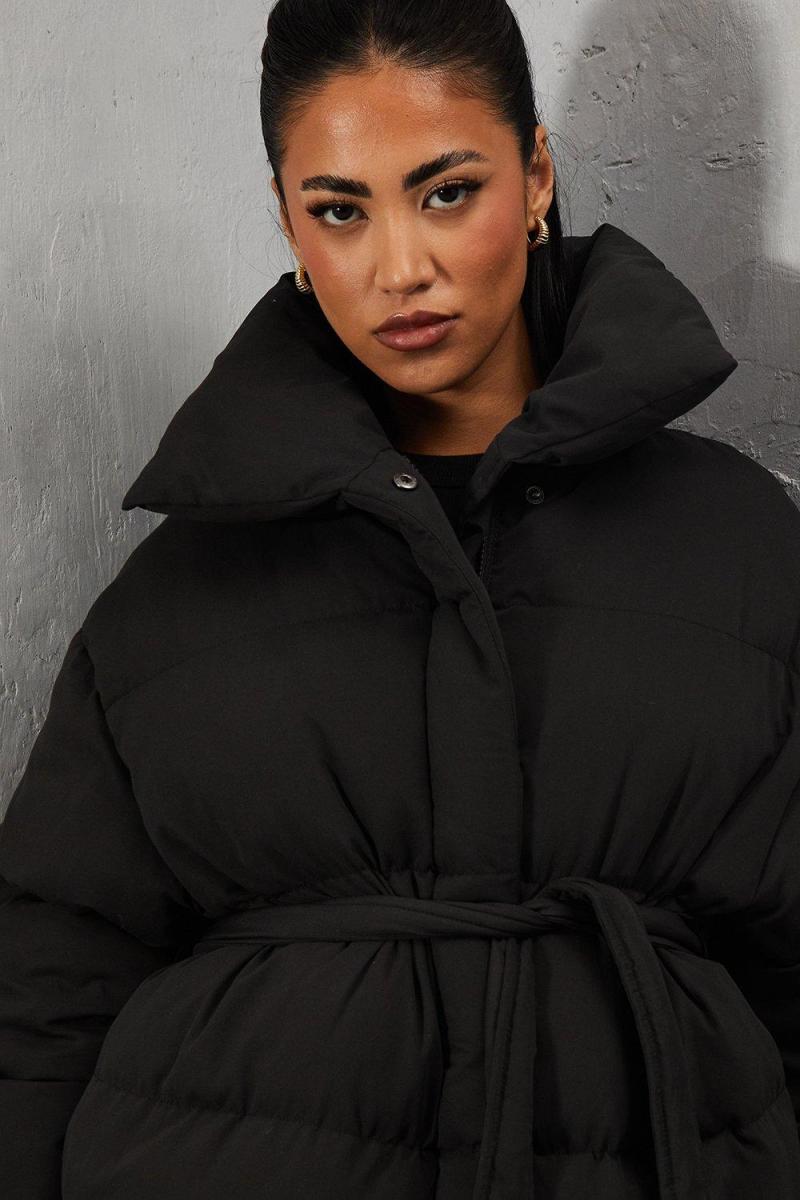 Пухне покриття краватки на комірці