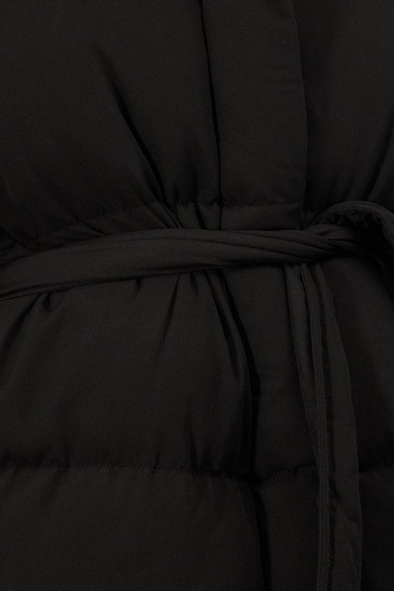 Пухне покриття краватки на комірці