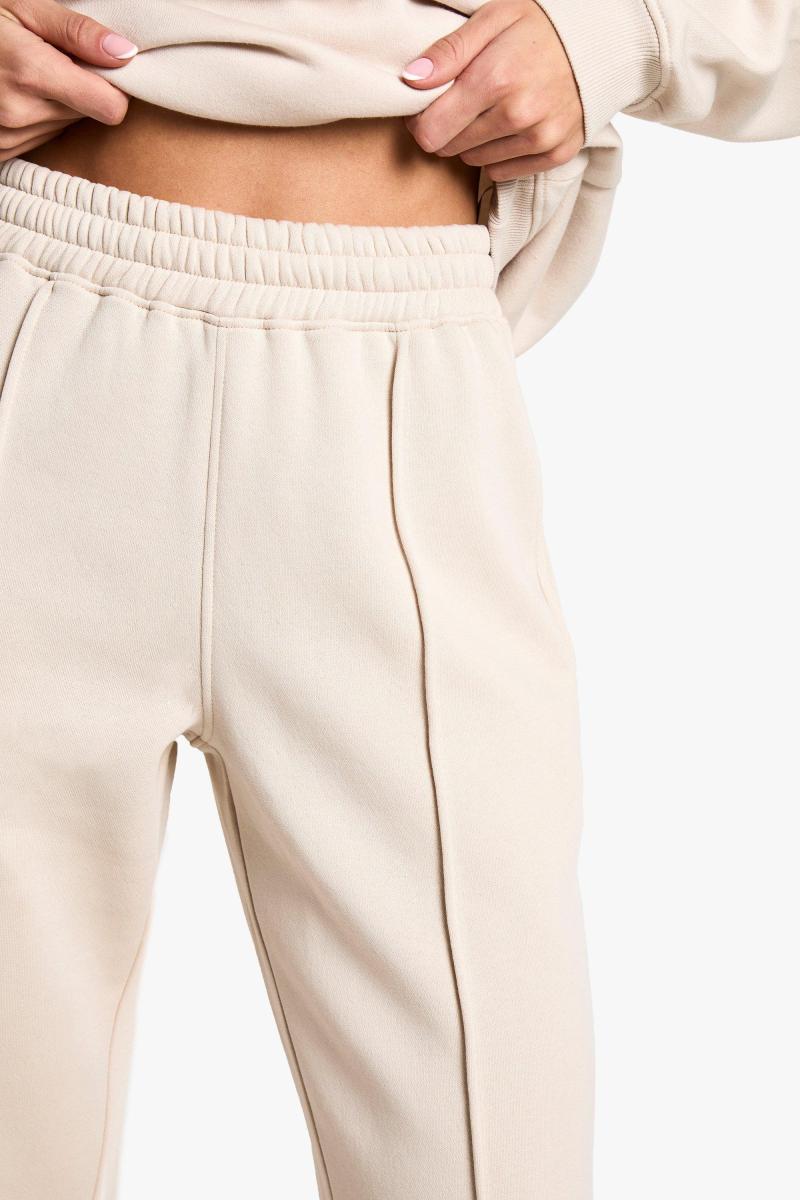 Високі деталі трубопроводу неохайний пробіжок