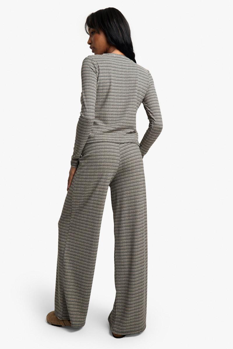 Широкотажний штани з великою ногами