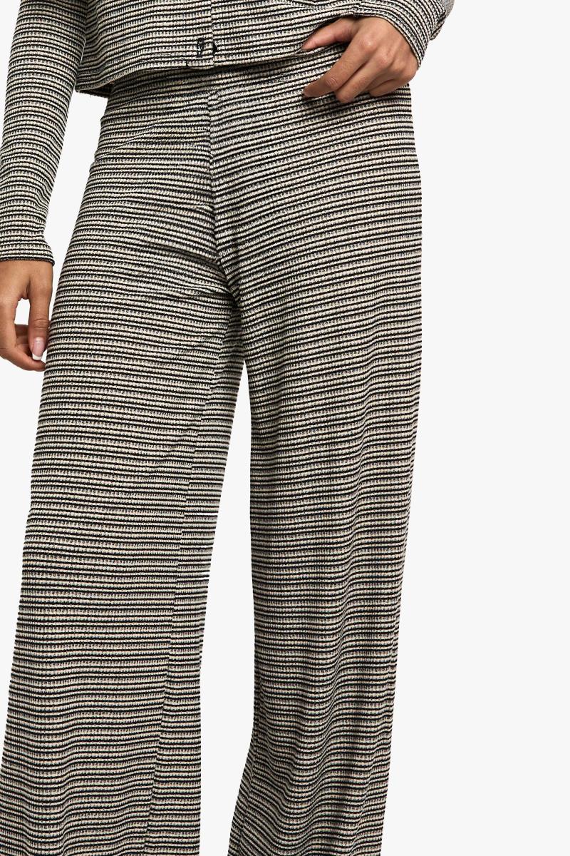 Широкотажний штани з великою ногами