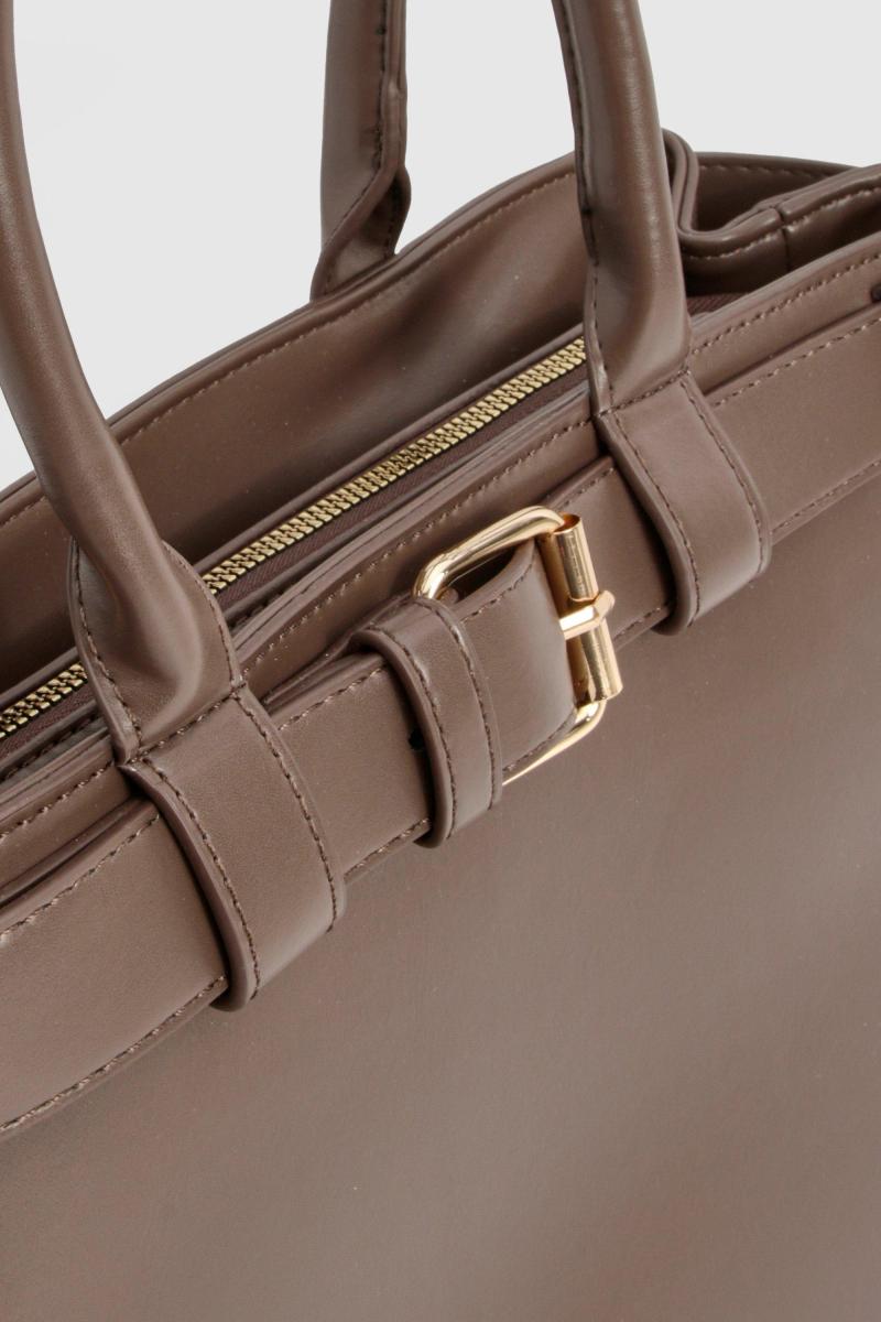 Сумка-тоут із деталями оздоблення поясу