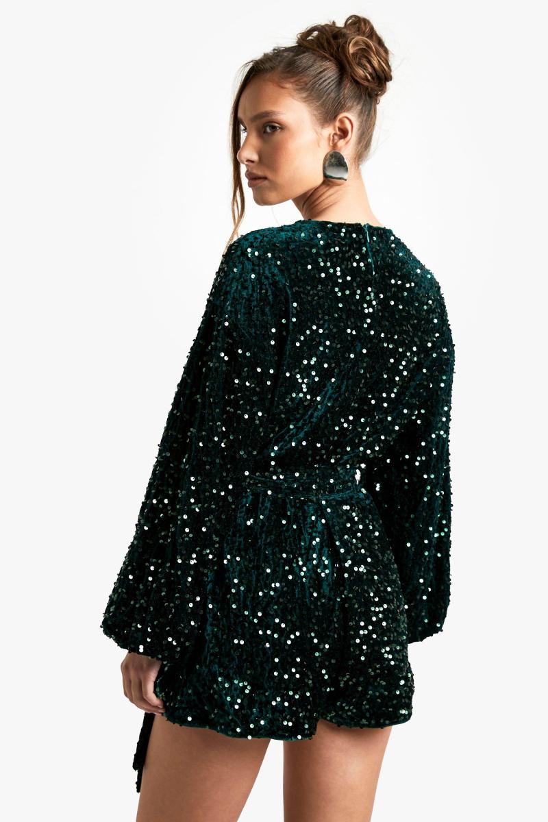 Комбінезон з паєтками і поясом з екстремальними рукавами