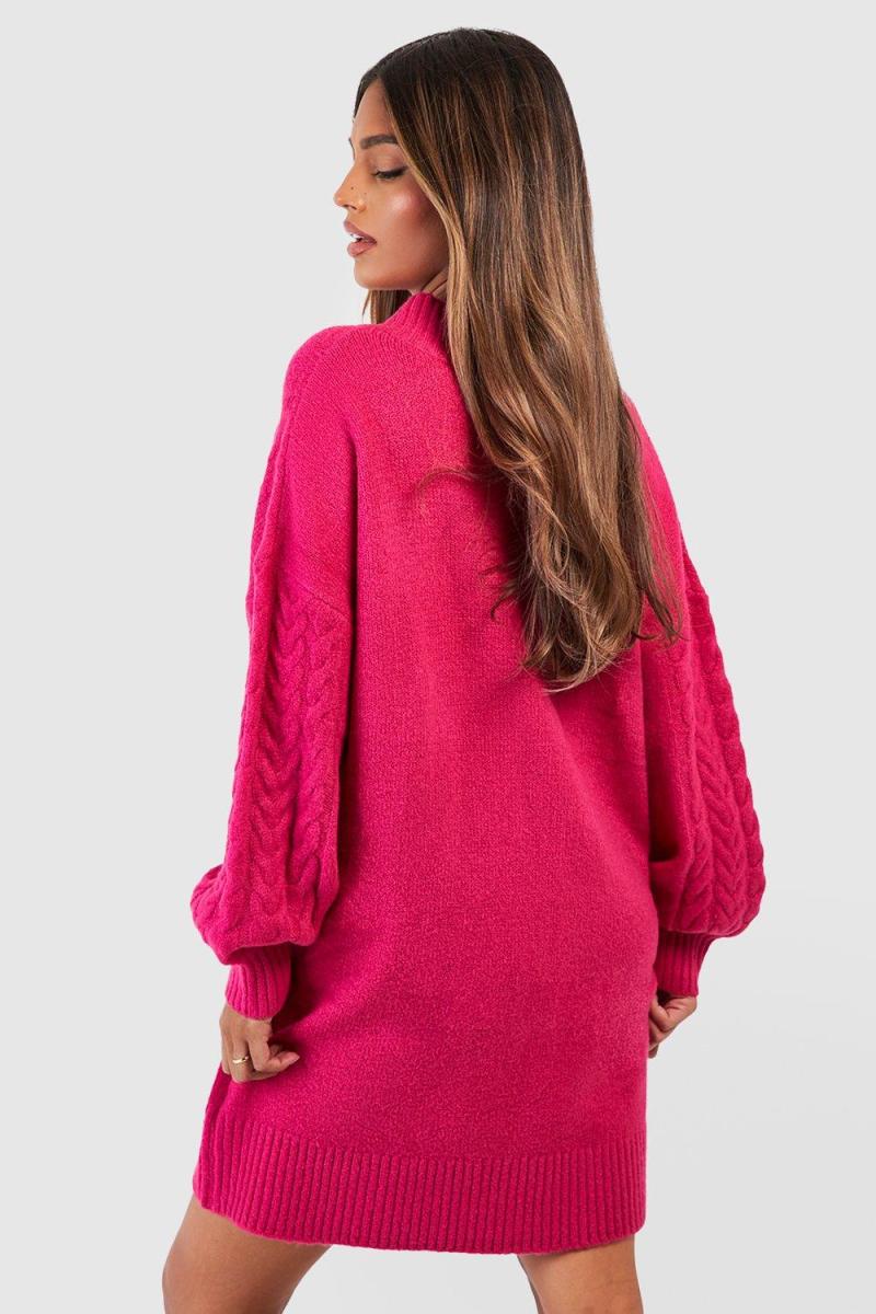 Трикотажна сукня з V-подібним вирізом