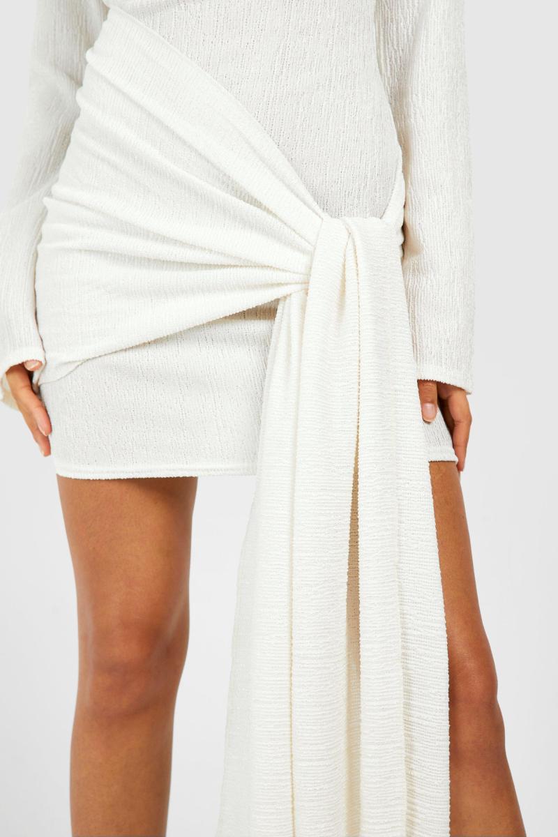 Міні-сукня з текстурою та зав’язкою спереду